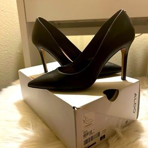 Black , pumps, classy.